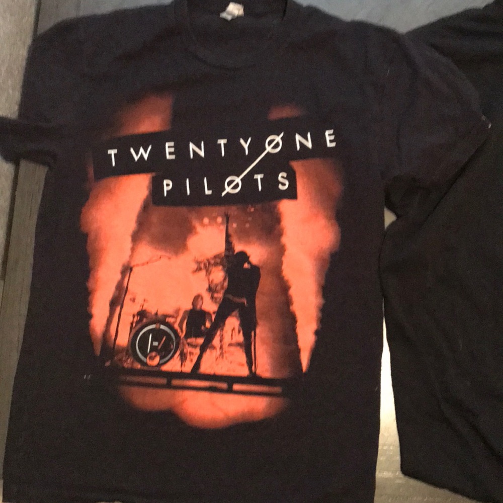 2 Twenty One Pilots t-shirts